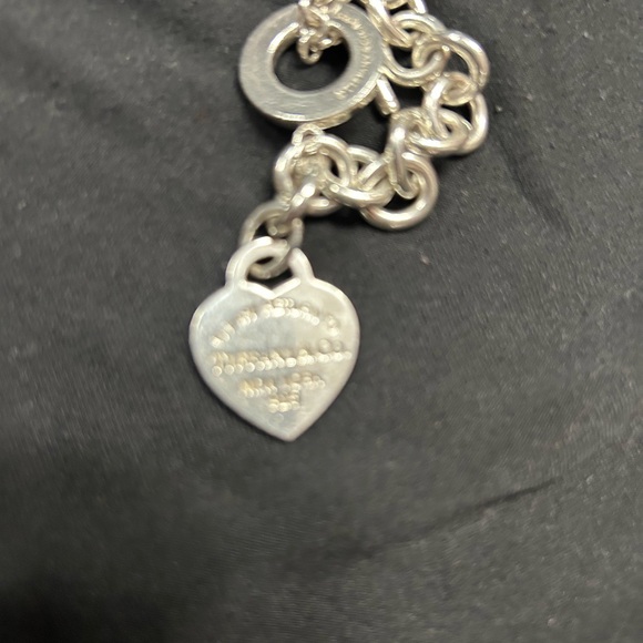 TIFFANY HEART TAG TOGGLE NECKLACE AND BRACELET

NECKLACE 16 in

LIKE NEW - Picture 9 of 13
